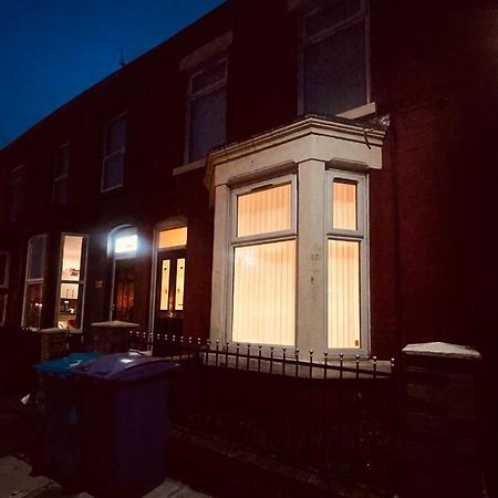 Cute Spacious 2 Bedroom House, Sleeps 8, Free Street Parking, Easy Access Lock Box Entry, 2 Minute Drive From City Centre Liverpool Exterior photo